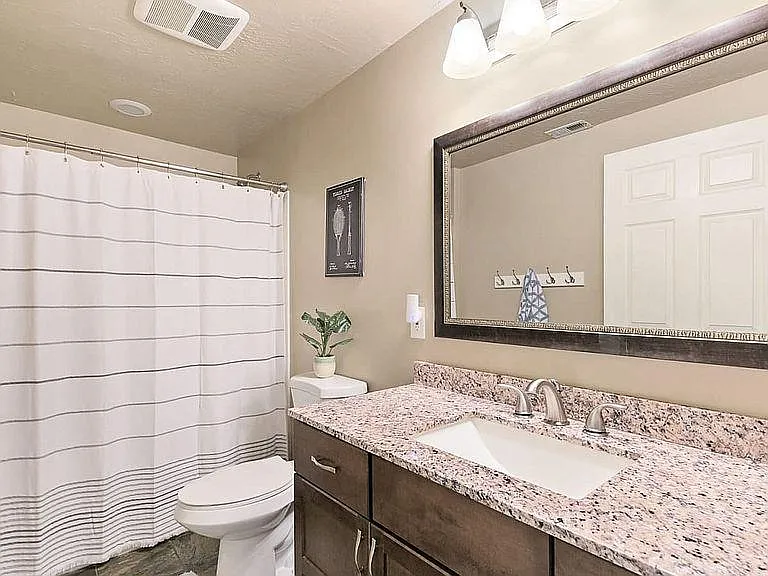 1043 N 2525 W — Photo 17