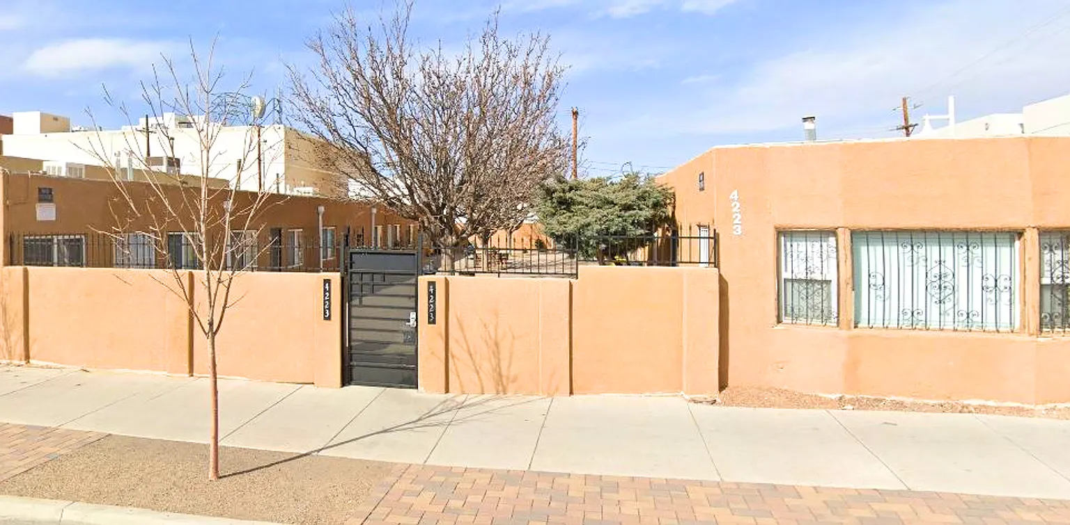 Central Apartments (4223) — Photo 1