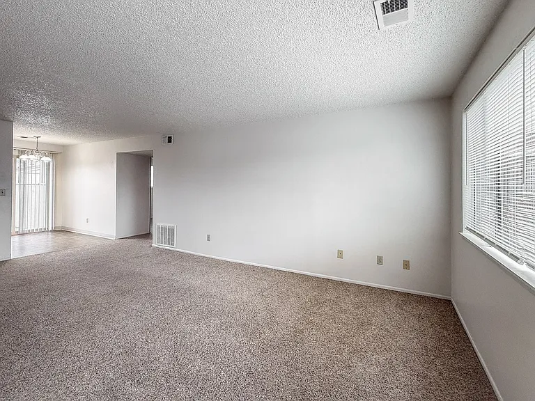 Avalon Court Apartments — Photo 21