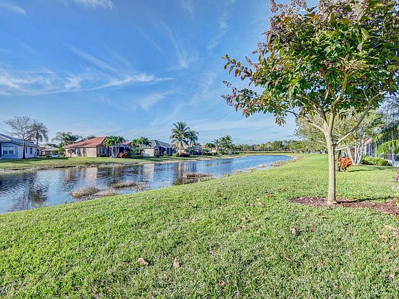 2nd image of 8594 Logia Cir