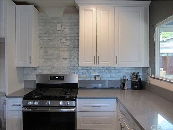 5th image of 966 W Edgemont Dr