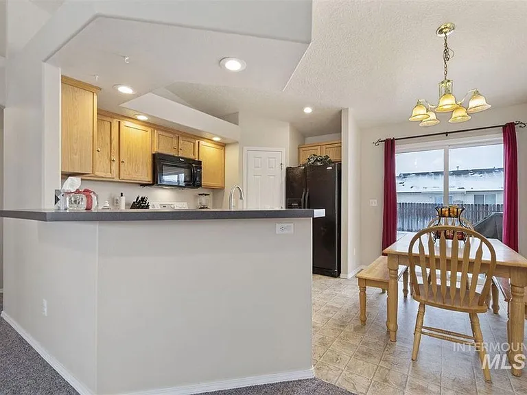 1622 W Meffan Ave — Photo 3