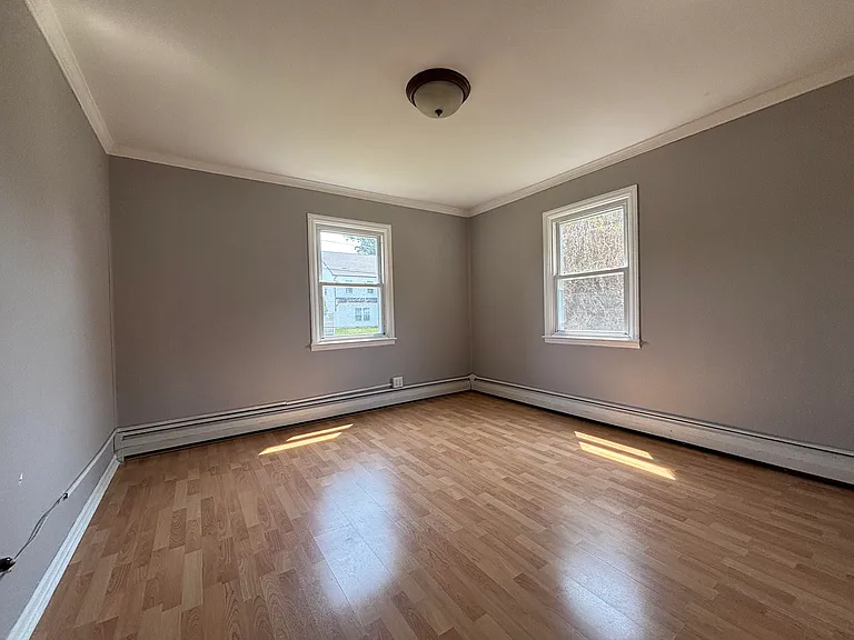 68 Seymour Ave — Photo 12