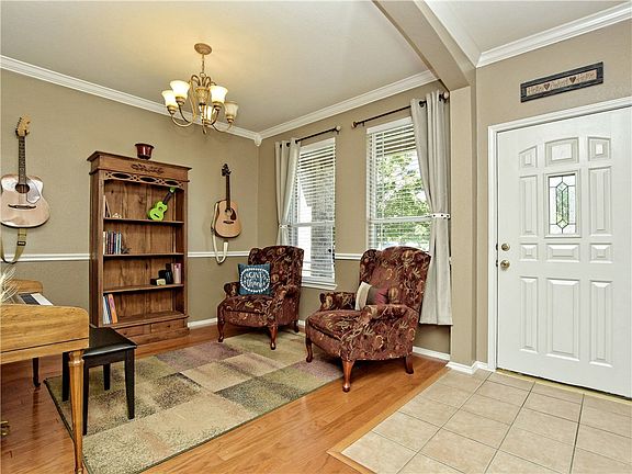 4th image of 2200 Union St