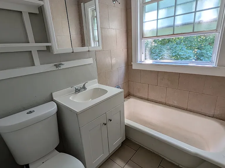 30 Hilltop Rd #2R — Photo 7