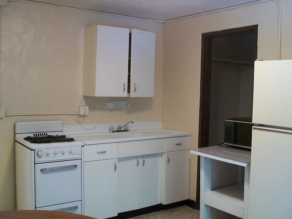 2nd image of 633 Wooster Rd #16