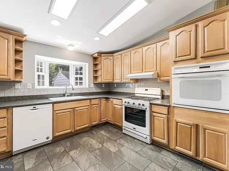 1005 N Lebanon St — Photo 12