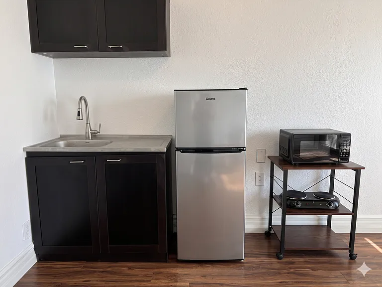800 Antonio Dr #4 — Photo 4
