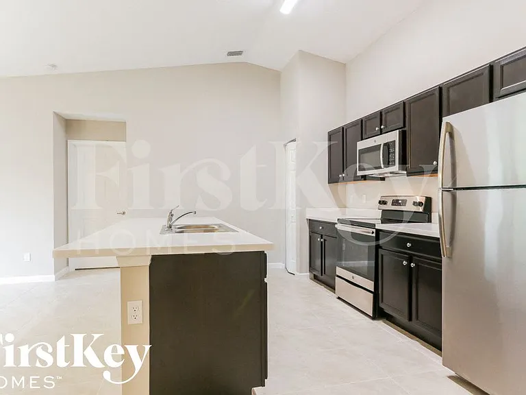 1062 SW Fenway Rd — Photo 5