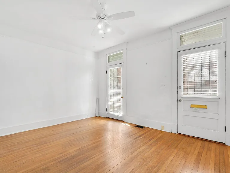 2234 Whitaker St — Photo 9