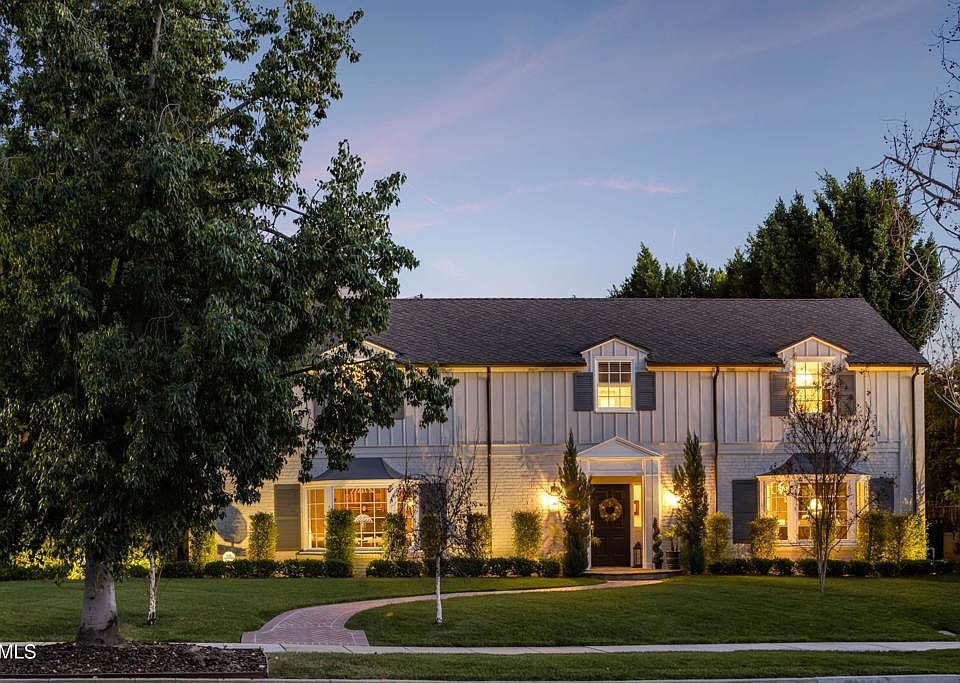 1st image of 2390 Ridgeway Rd