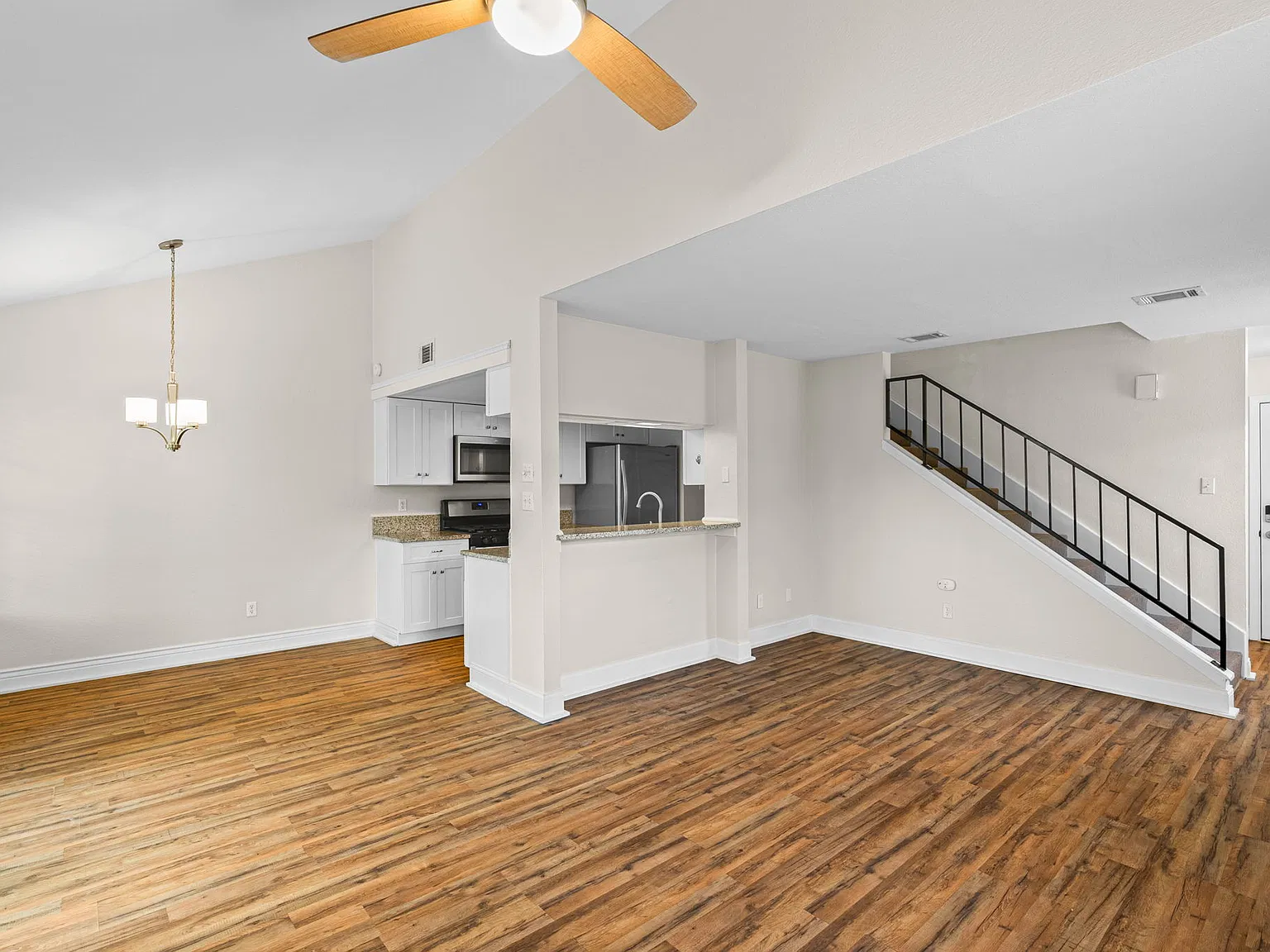 2 bed, 1.5 bath, 1140 sqft, $1,700 — Photo 3
