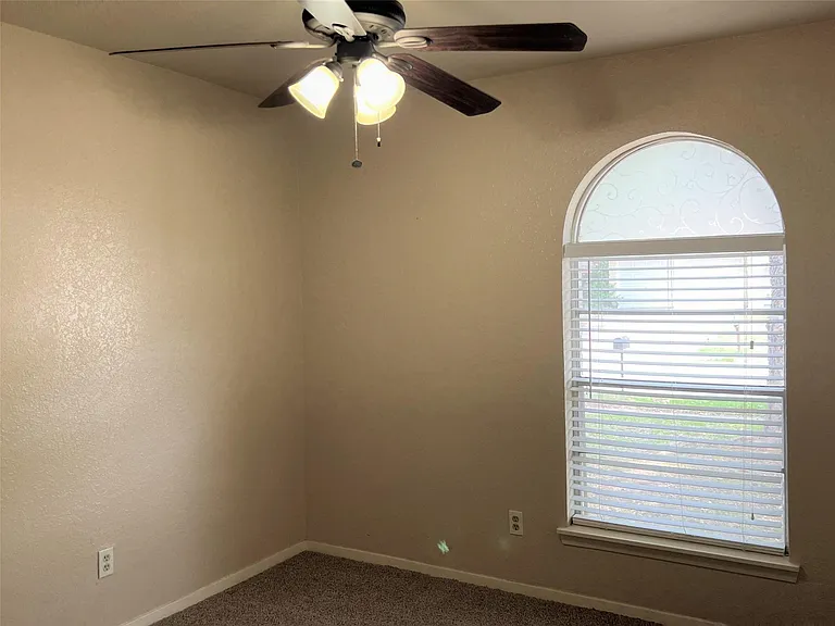 2310 Dartmouth Dr — Photo 6