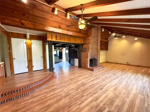 903 W Wrights Ave, Comanche, TX 76442