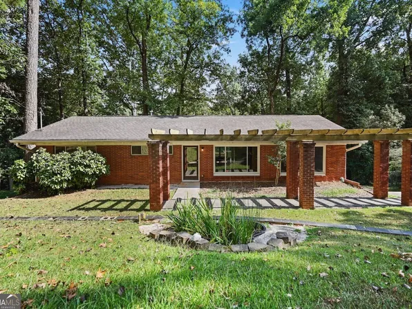 2120 Argo Dr, Hapeville, GA 30354