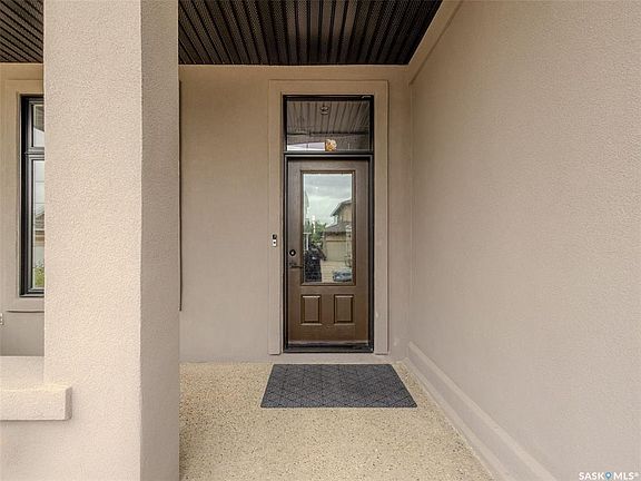 3rd image of 4820 McCombie CRESCENT
