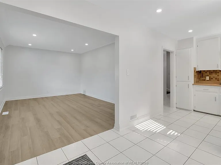 6633 Wyandotte St E — Photo 6