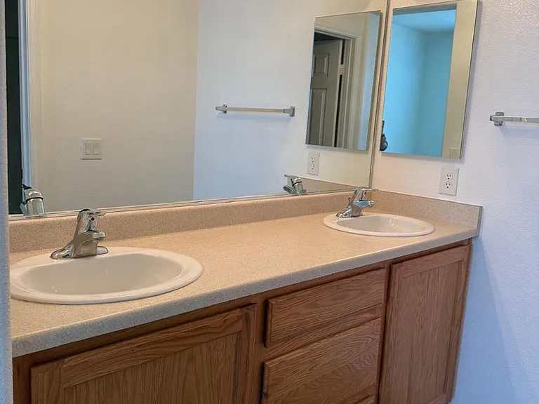 1260 Oak Village Ave — Photo 13