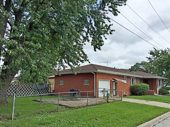 4th image of 418 Greenbay Ave