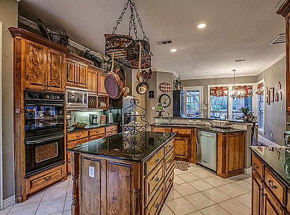 4th image of 3204 Beaver Creek Dr