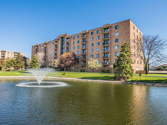 4th image of 1717 W Crystal Ln Unit 403