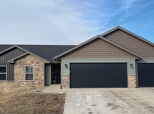 1429 Bridgewood Dr, Fairfax, IA 52228