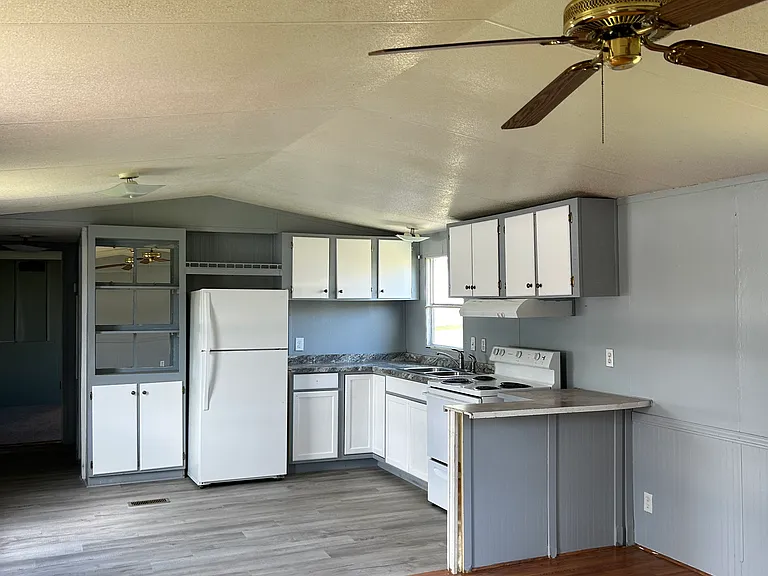 128 Clover Ln — Photo 5