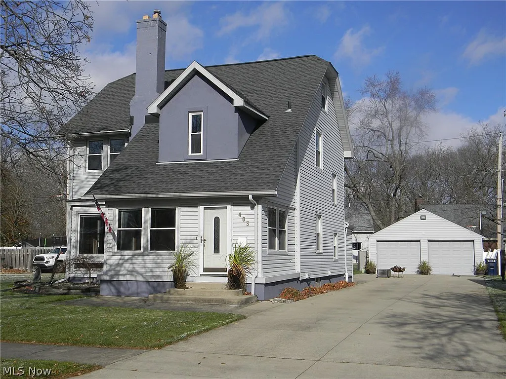 403 W 7th St photo 1