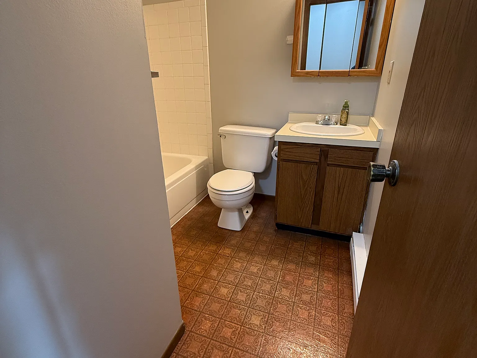 1 bed, 650 sqft, $1,000 — Photo 4