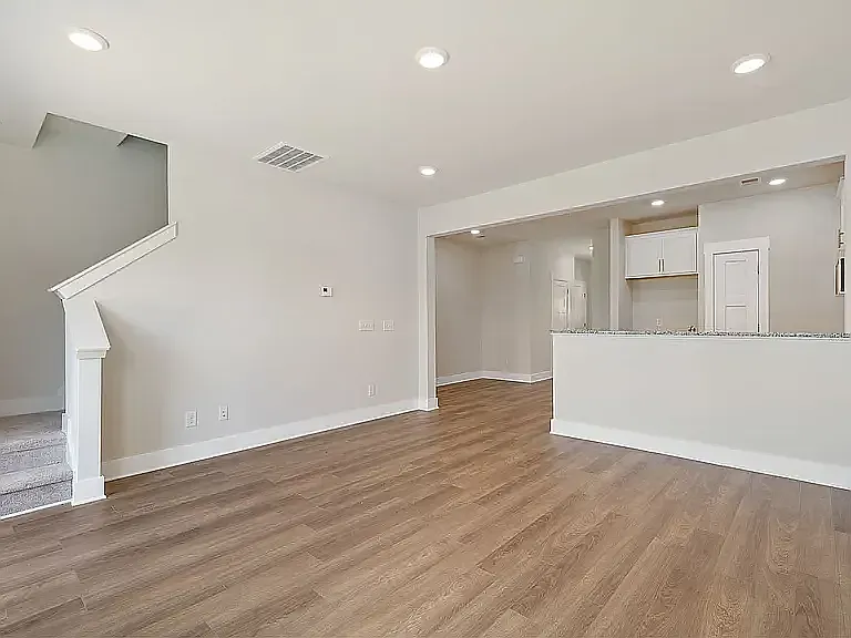 3 bed, 2.5 bath, 1402 sqft, $1,800 — Photo 4
