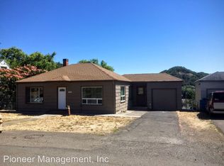 1063 NE Barager Ave, Roseburg, OR 97470