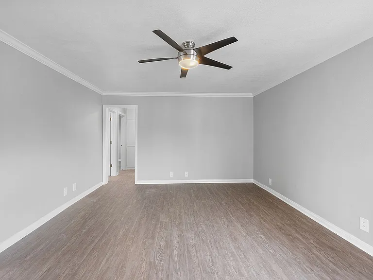 Four Seasons Apartments — Photo 19