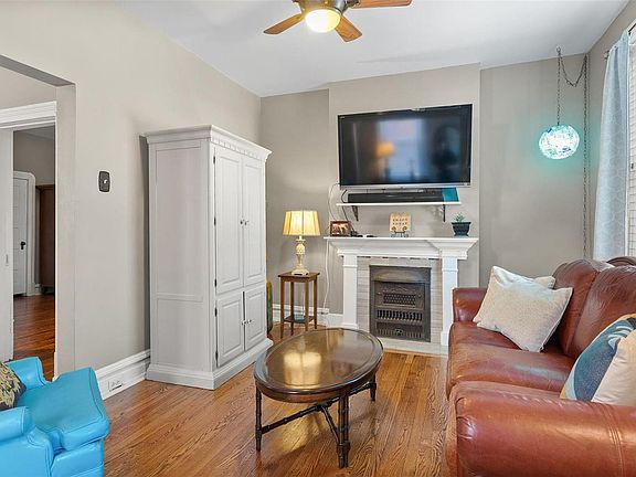 5th image of 6920 Waldemar Ave