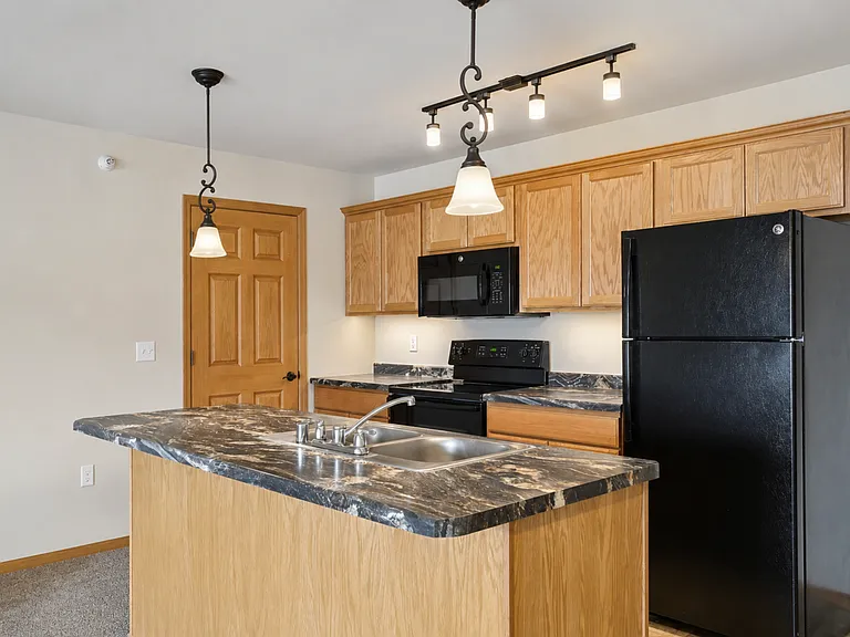 Berry Pointe Luxury Apartments — Photo 36