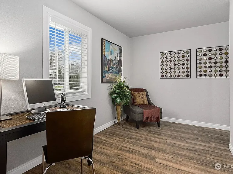 2127 S Ainsworth Ave — Photo 16