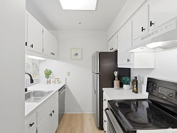 5th image of 1771 Broadway St APT 200