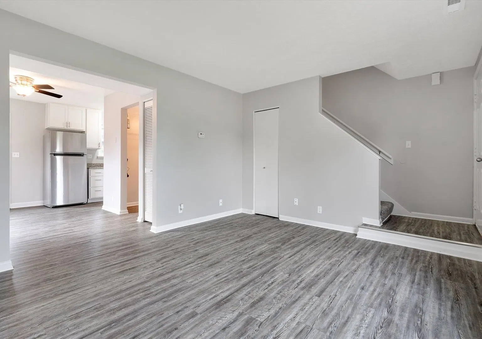 Two bedroom townhome, bath and half washer and dryer — Photo 4