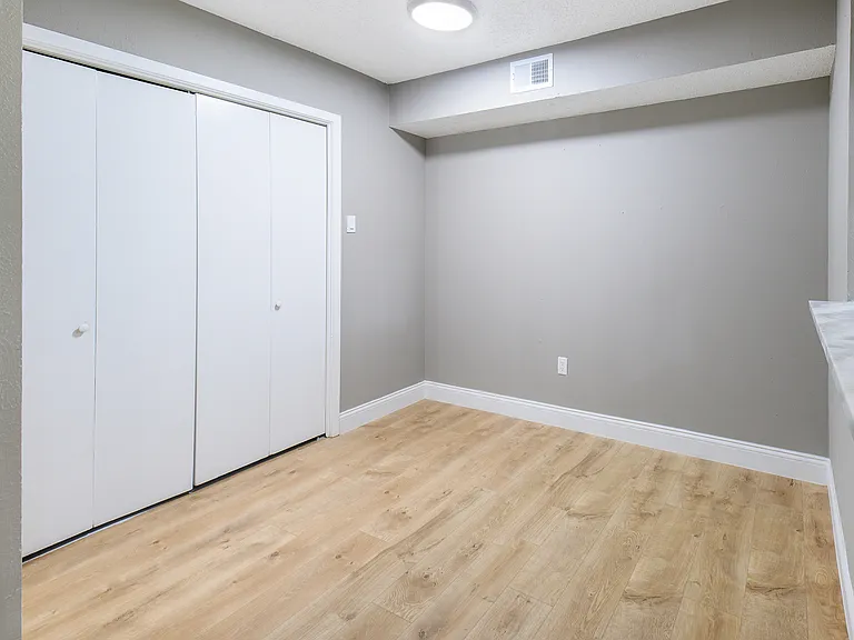 879 Dublin Dr #D — Photo 8
