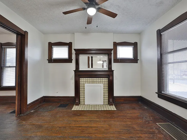 229 E 11th Ave — Photo 10
