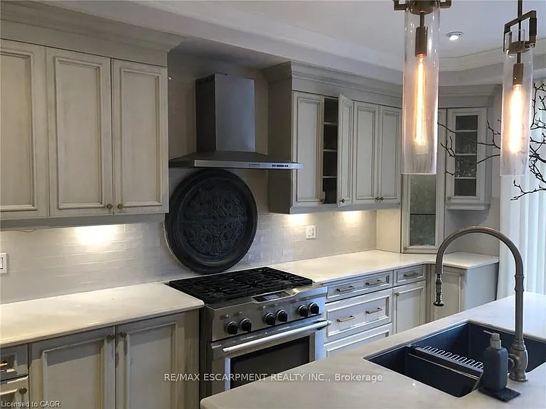 4 Raphael Ct — Photo 15