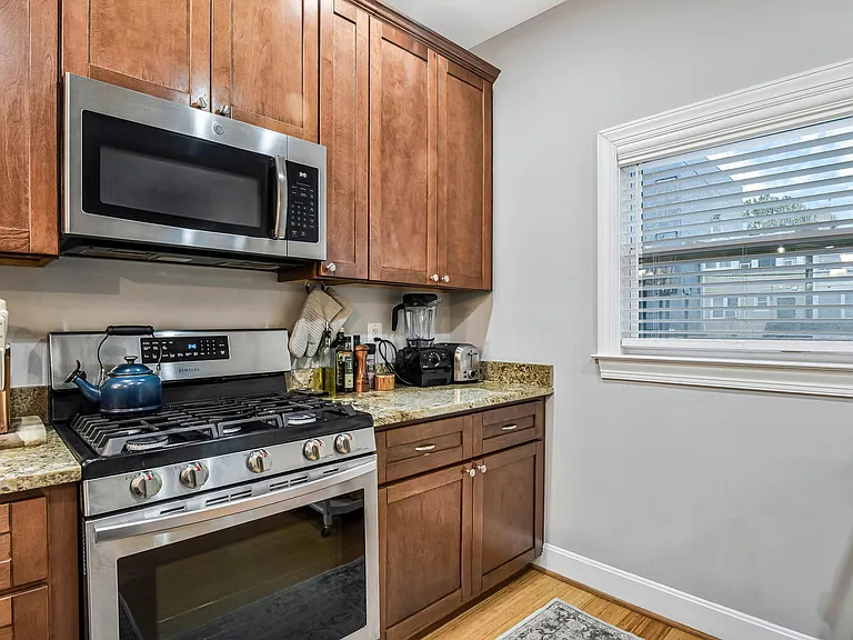 821 Madison St NW — Photo 15