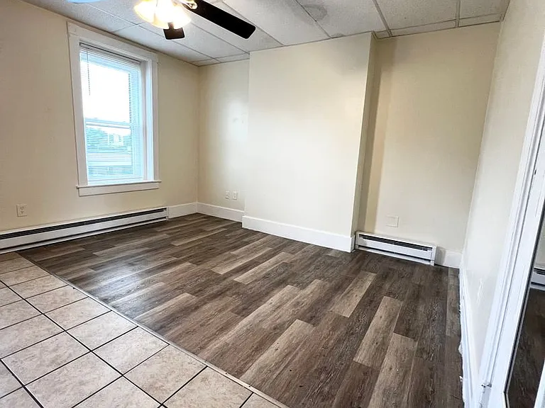 698 E Main St — Photo 1