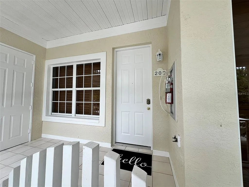 3 bed, 3.0 bath, 1981 sqft, $3,800 — Photo 4