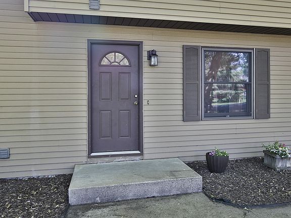 3rd image of 1751 Margaret St
