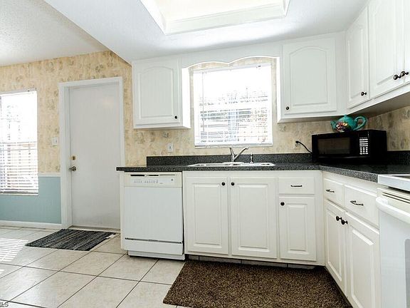 5th image of 180 Cypress Way E APT B108