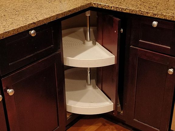 4th image of 3611 N Artesian Ave APT 1