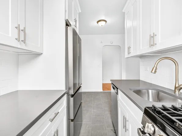 190 East Mosholu Parkway South image 18 of 36