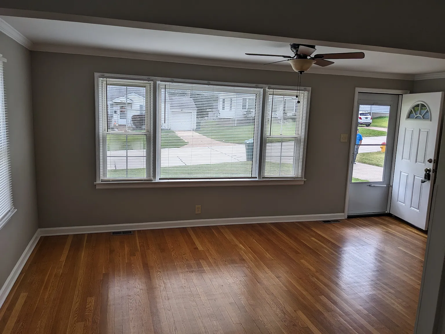 2 bed, 1001 sqft, $1,050 — Photo 2