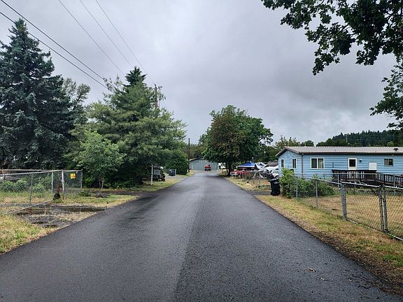 4th image of 47586 Riverview St