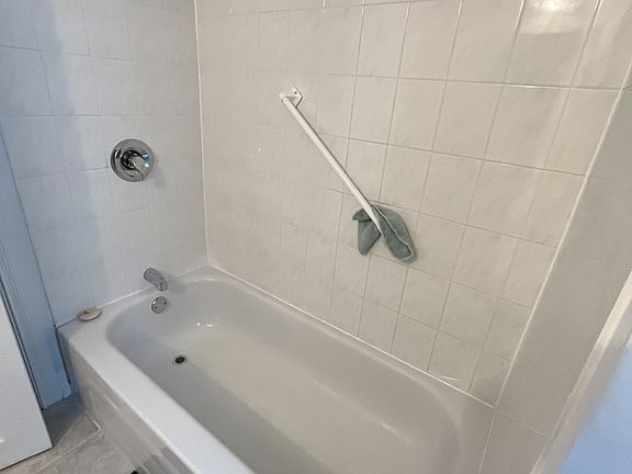 5th image of 384 Blake Blvd #3